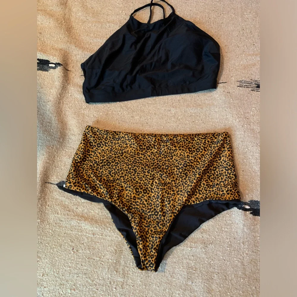 Old navy Women’s swim bottoms and swim top - brand new never worn - Picture 2 of 7